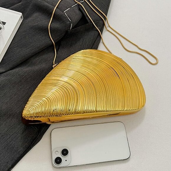 Versatile Women’s Evening Bag - Fashionable Clutch with Secure Push Lock - Picture 9 of 9